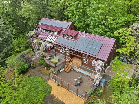 9455 NE Glen Hollow Dr, Newberg, OR 97132