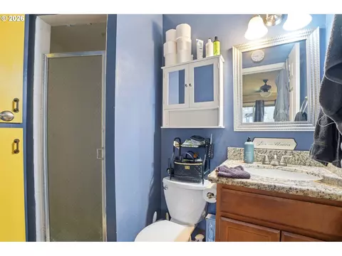 Bath - 1830 NE Hogan Dr, Gresham, OR 97030 photo 2 of 2