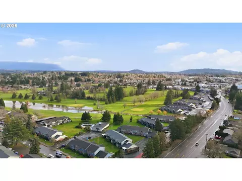 View/Area - 1830 NE Hogan Dr, Gresham, OR 97030 photo 3 of 9