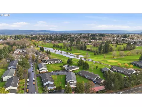 View/Area - 1830 NE Hogan Dr, Gresham, OR 97030 photo 4 of 9