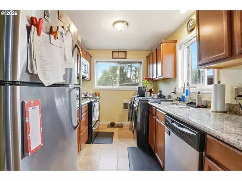 Kitchen - 1830 NE Hogan Dr, Gresham, OR 97030 photo 1 of 1