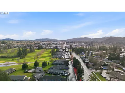 View/Area - 1830 NE Hogan Dr, Gresham, OR 97030 photo 2 of 9