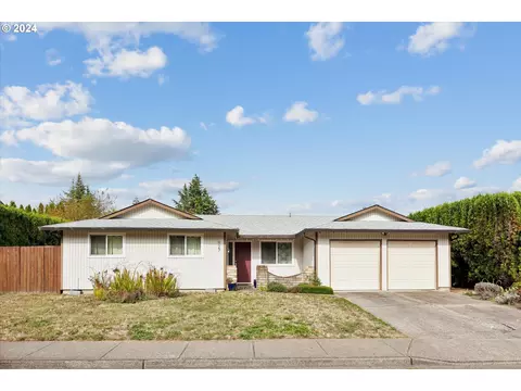 927 SW Willow Creek Dr, Beaverton, OR 97003