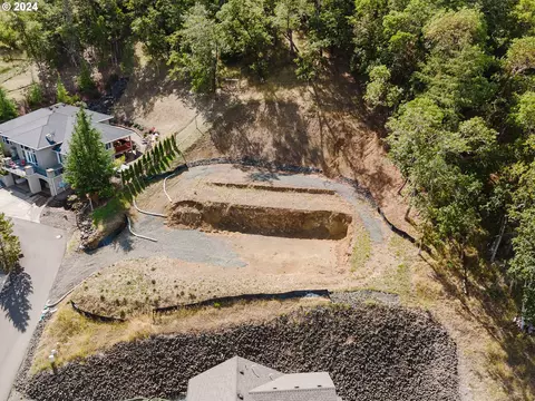 233 Winchester Creek Ave, Winchester, OR 97495
