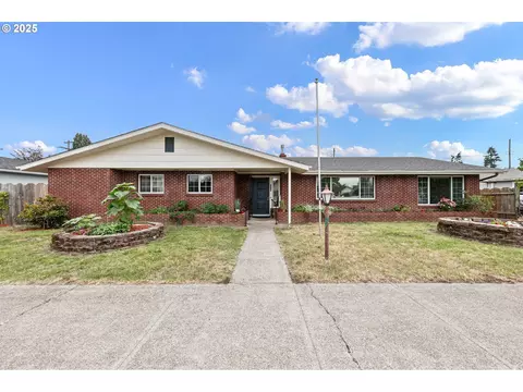 970 Kalmia St, Junction City, OR 97448