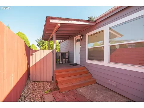 361 Scotts Glen Dr, Springfield, OR 97477