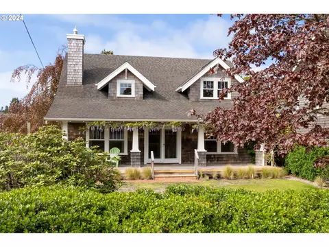 406 D St, Gearhart, OR 97138