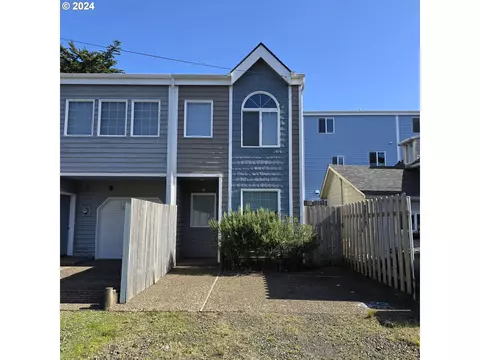 935 SW 12th St, Newport, OR 97365