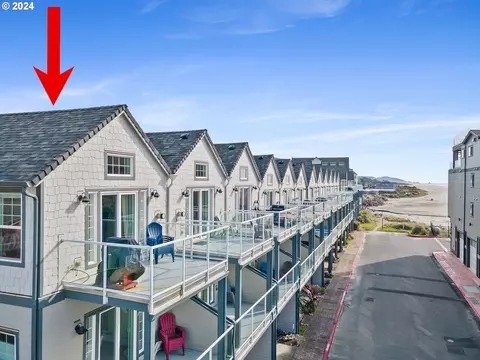290 N Pacific St, Rockaway Beach, OR 97136