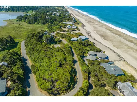 23 Spouting Whale Ln, Gleneden Beach, OR 97388