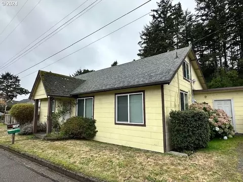 477 12 Greenwood St, Florence, OR 97439