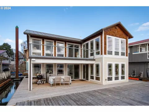 500 N Tomahawk Island Dr, Portland, OR 97217
