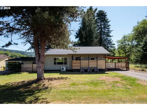665 SE Conyers St, Clatskanie, OR 97016