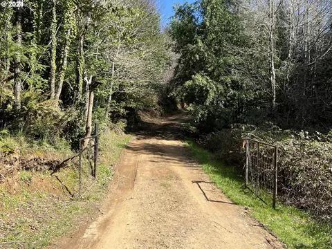57464 Cherry Creek Rd, Myrtle Point, OR 97458