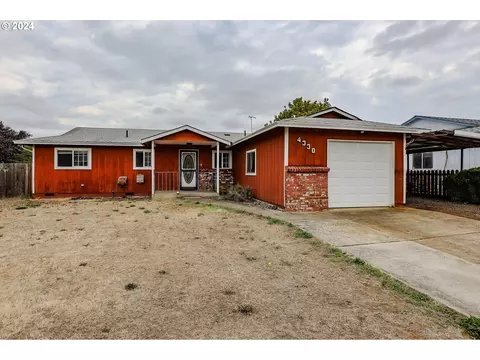 4330 Coronado Dr, Roseburg, OR 97471