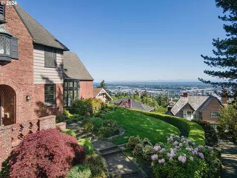 1740 SW Hawthorne Ter, Portland, OR 97201