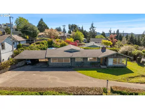 555 N 3rd Ct, Coos Bay, OR 97420