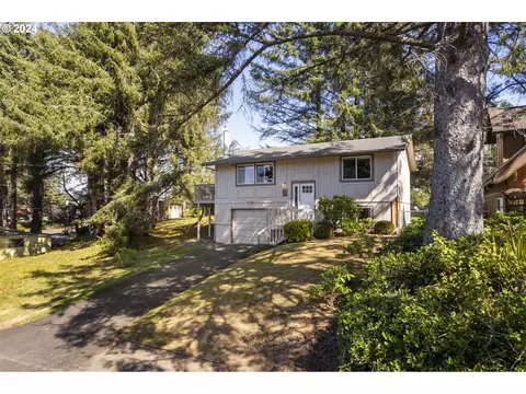 3868 NW Port Ave, Lincoln City, OR 97367