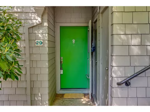 5858 S Riveridge Ln #29, Portland, OR 97239