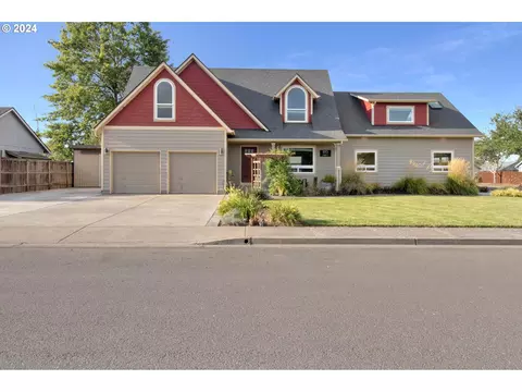 893 Smith St, Harrisburg, OR 97446
