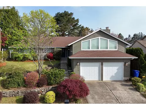 599 NE 24th St, Gresham, OR 97030