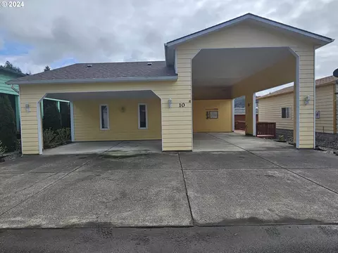 10 Pine Ln, Lakeside, OR 97449