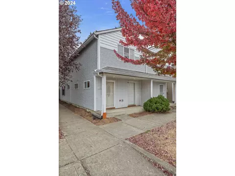 11911 SE Oak St, Portland, OR 97216