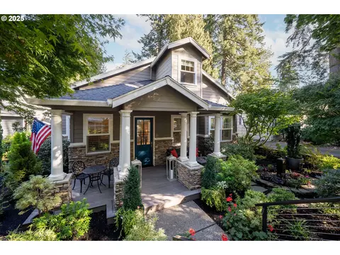 649 9th St, Lake Oswego, OR 97034