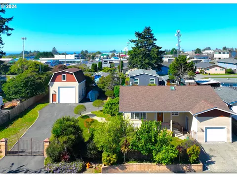 304 Oxford St, Brookings, OR 97415