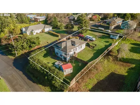 1220 S 10th St, Coos Bay, OR 97420