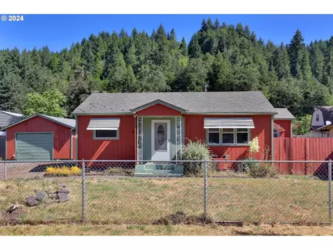 47885 W 1st St, Oakridge, OR 97463