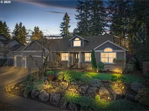 16120 Trail Dr, Oregon City, OR 97045