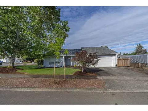 2668 SE Foxhaven Dr, Salem, OR 97306