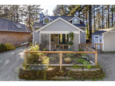 839 Elm St, Manzanita, OR 97130