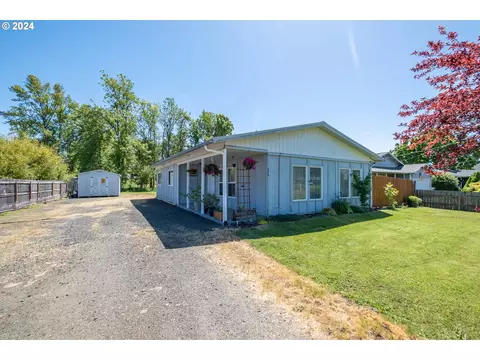 828 Kirk Ave, Brownsville, OR 97327