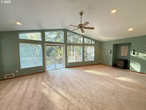 Living - 5938 View Loop, Florence, OR 97439 photo 2 of 3