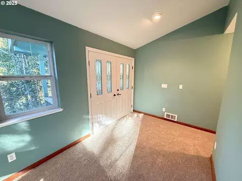 Entry Way - 5938 View Loop, Florence, OR 97439 photo 2 of 4