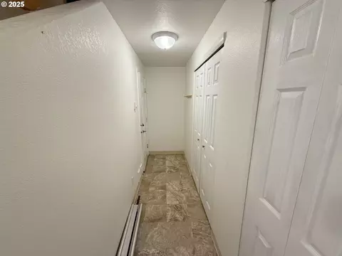 Entry Way - 5938 View Loop, Florence, OR 97439 photo 4 of 4