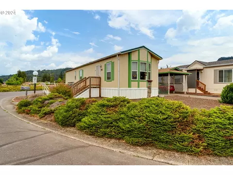 77500 S 6th St #B12, Cottage Grove, OR 97424