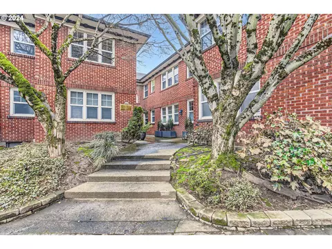 701 NE 28th Ave #14, Portland, OR 97232