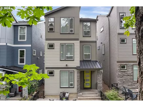 9028 SW Steens Ln, Portland, OR 97225