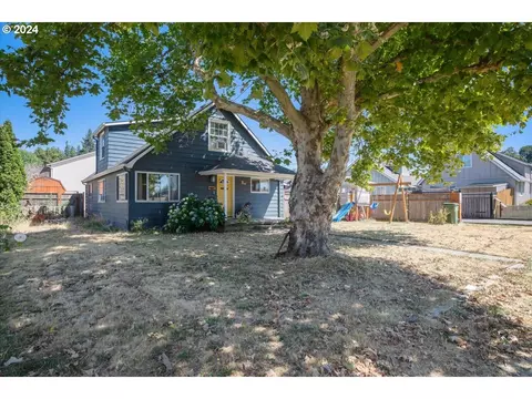609 W 1st St, Newberg, OR 97132