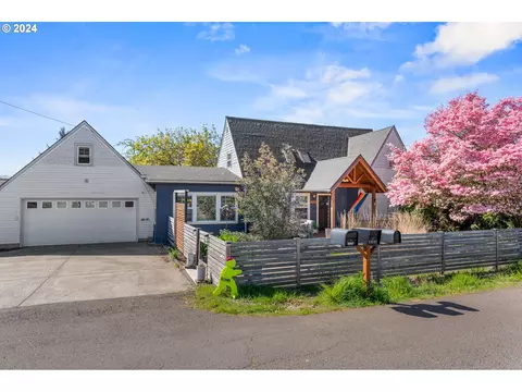 13121 SE Briggs St, Milwaukie, OR 97222