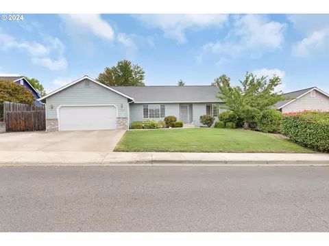 177 NW Woodduck St, Winston, OR 97496