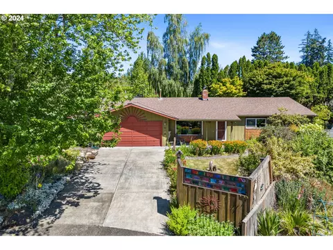 7000 SW Royal Oak Ct, Portland, OR 97223