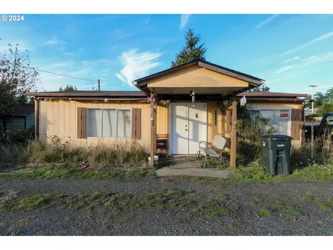 93463 Paradise Ln, Coos Bay, OR 97420