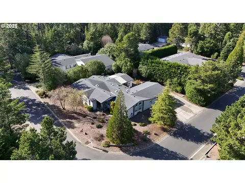 457 Sherwood Loop, Florence, OR 97439