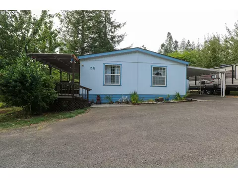 1050 N Cedar Point Rd #D5, Coquille, OR 97423