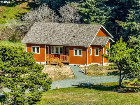 1310 Riverside Dr NE, Bandon, OR 97411