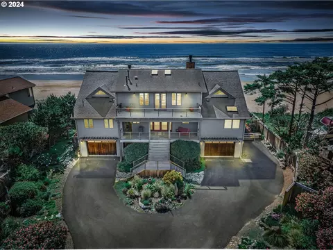 7055 NW Stone Ave, Yachats, OR 97498